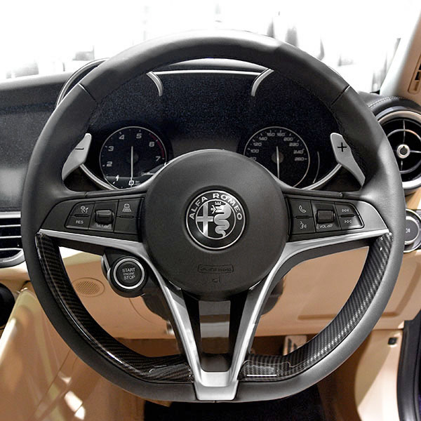 Alfa Romeo GIULIA/STELVIOステアリングリムカバー(カーボンルック