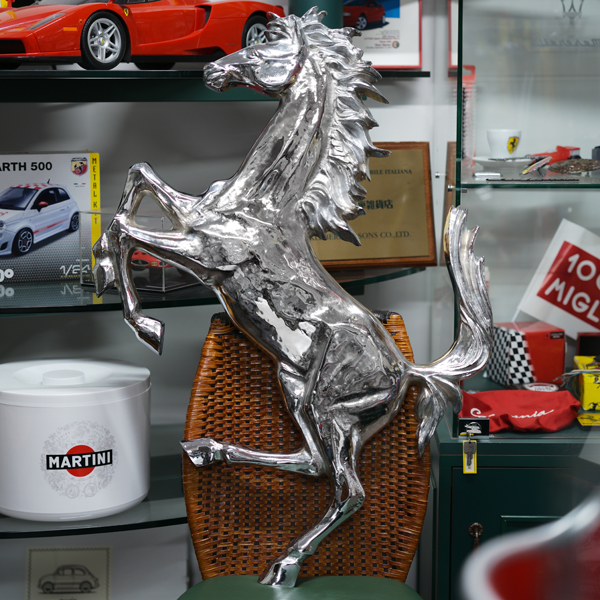Ferrari本社壁面用Cavallinoオブジェ(クローム)90cm