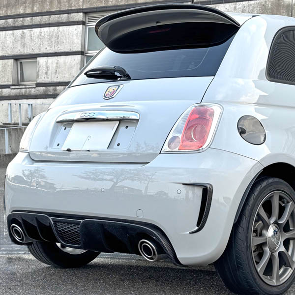 Rear duct garnish for ABARTH500 by Maestro (carbon/color/unpainted)