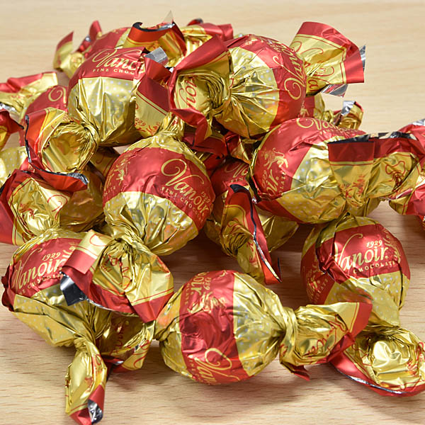 FIAT nuova500-shaped tin of chocolates by VANOIR