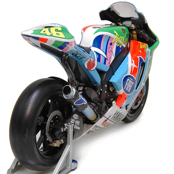 1/12 FIAT-YAMAHA YZR-M1 2007 Assen GP�ߥ˥��奢��ǥ� (V.Rossi)