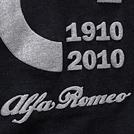 Alfa Romeo純正100周年記念Tシャツ (ブラック/シルバーロゴ)