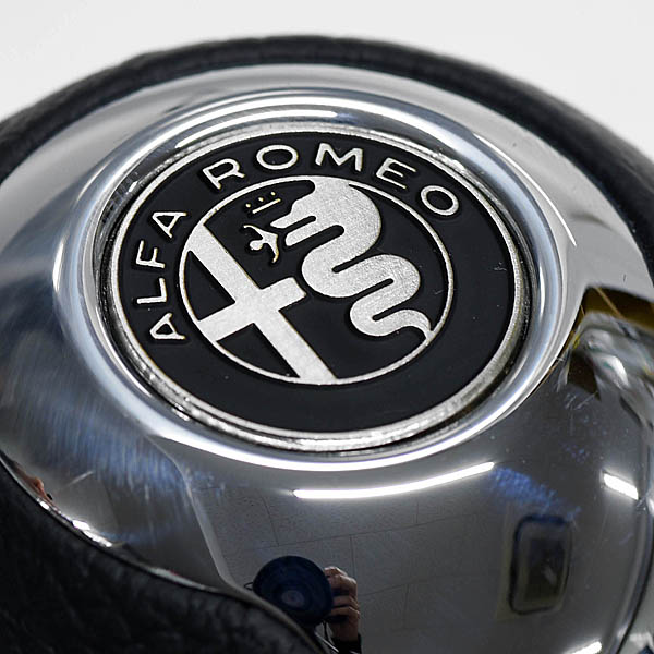 BLACK社製アルミ&レザーシフトノブ -TUNE IT CHROME- (ノーマル/Alfa Romeo Newモノトーンエンブレム)
