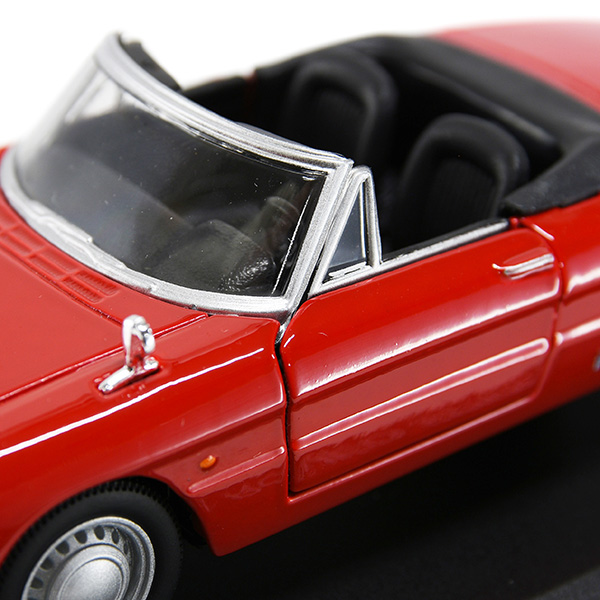 1/32 Alfa Romeo Spider Duetto Miniature Model