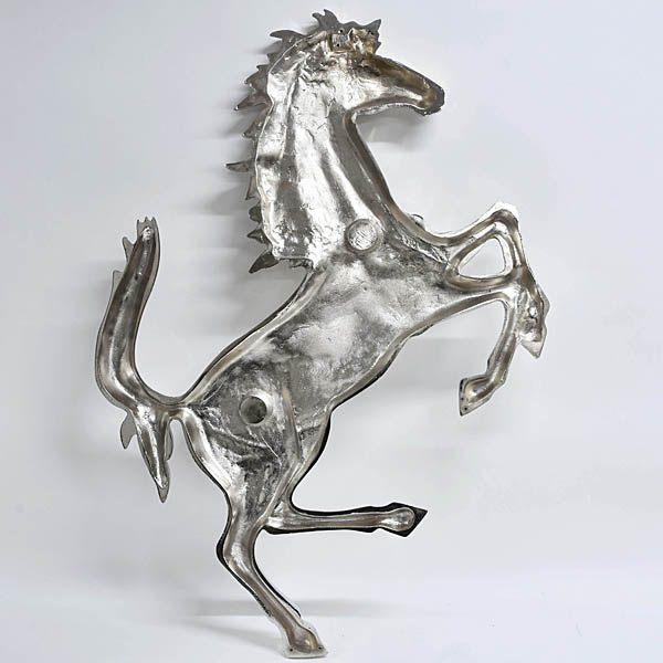 Ferrari本社壁面用Cavallinoオブジェ(ニッケルクローム)